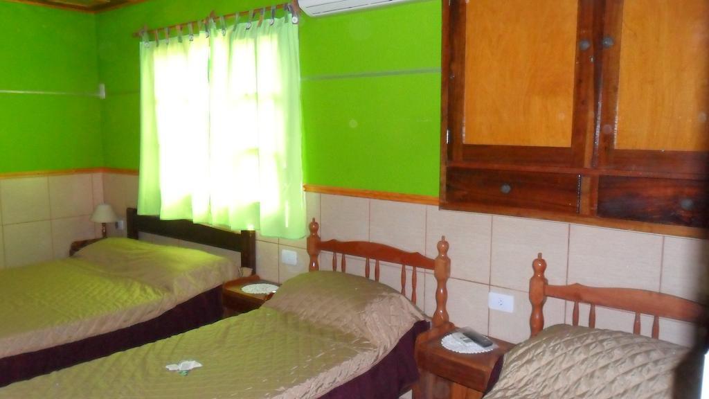 Residencial Arcoiris Hotel Puerto Iguazú Szoba fotó