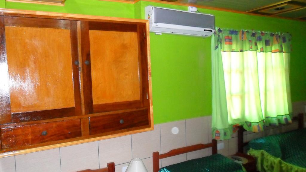 Residencial Arcoiris Hotel Puerto Iguazú Szoba fotó