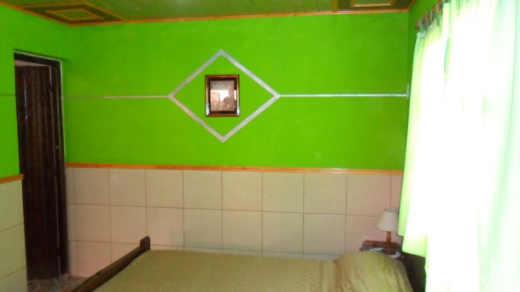 Residencial Arcoiris Hotel Puerto Iguazú Szoba fotó